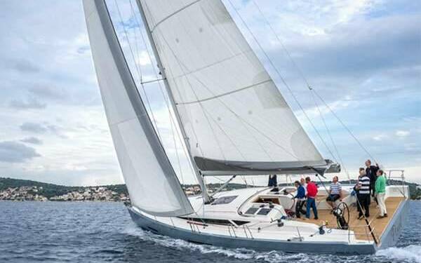 ONE MORE Yate de lujo de vela