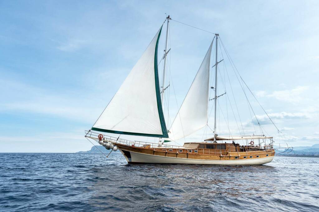 HANDE CAPO GALERA Luxusná motorová loď