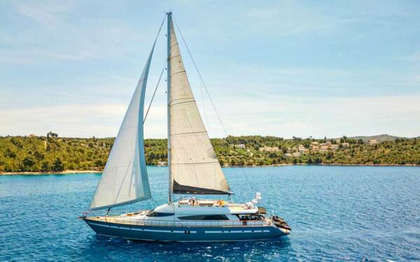 SAN LIMI Yate de lujo a motor