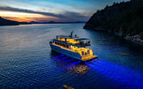 LILA Luxusný katamarán