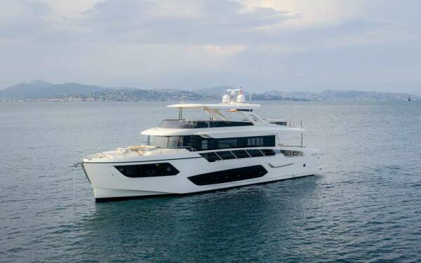 SEMELA Catamarán de lujo