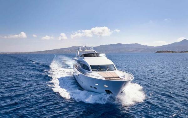 MILGAUSS Luxusný katamarán