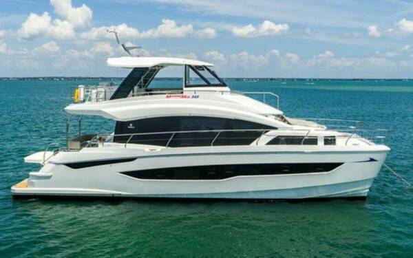 The Wandering Hillbilly Catamarano di lusso