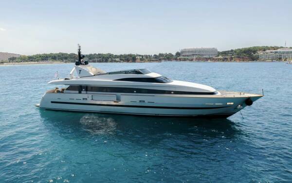 THEION Catamarán de lujo