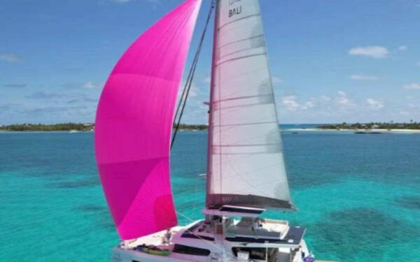 Endeavour Catamarán de lujo