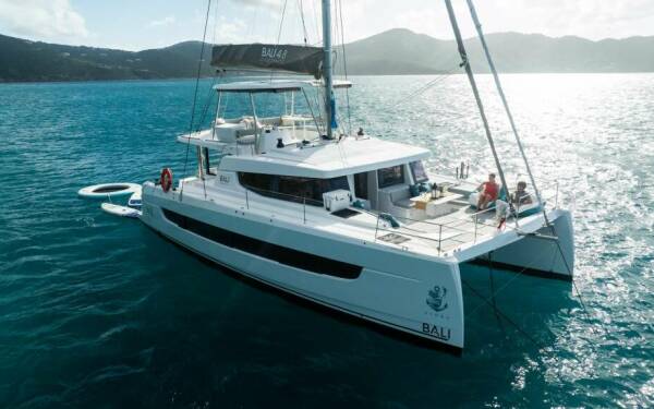 ALORA Catamarano di lusso