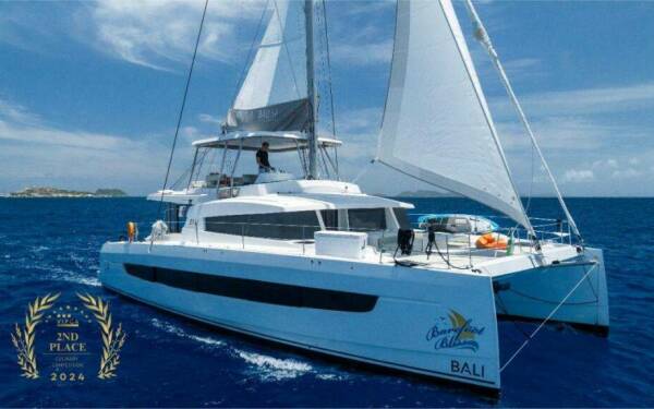 BAREFOOT BLISS Luxury catamaran