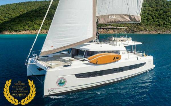 ISLAND STANDARD TIME Luxus - Katamaran