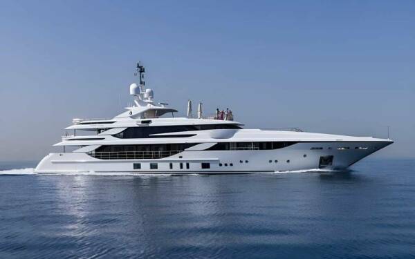 BOMBAY Luxury catamaran