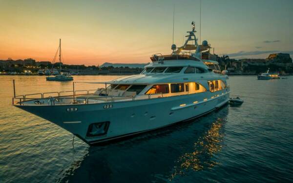 ENDLESS SUMMER Catamarán de lujo