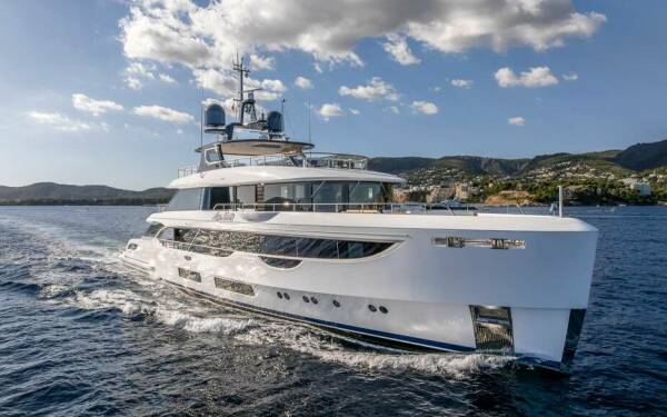 ALPHA WAVES  Luxury catamaran