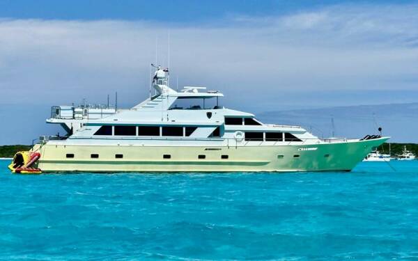 A PLACE IN THE SUN Catamarán de lujo