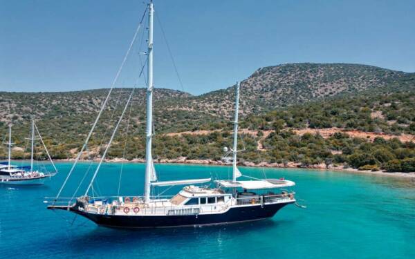 LUJA Luxury sailing yacht