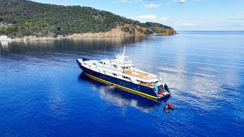 SOMETHING COOL Luxusný katamarán