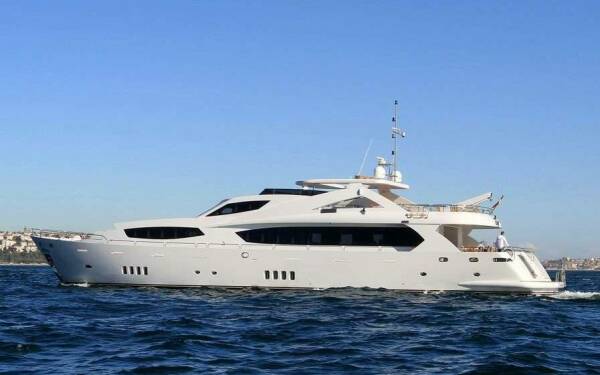 SMYRNA Catamarán de lujo