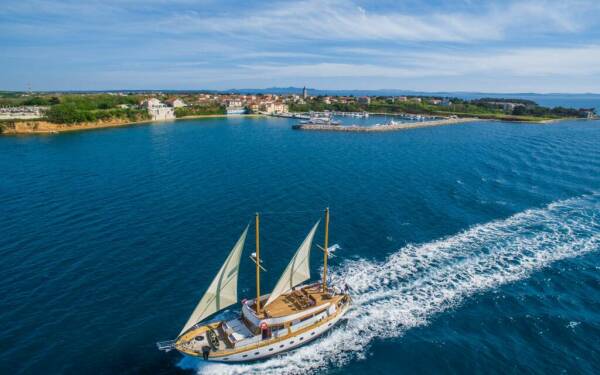 ADRIATIC BREEZE Luxury motor yacht