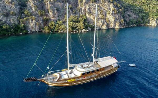 S DOGU Yate de lujo a motor