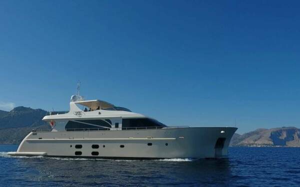 ARIA C Catamarán de lujo