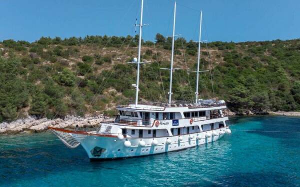 Almissa Catamarano di lusso