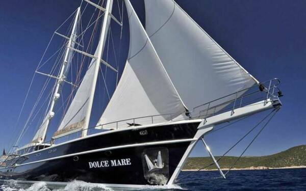 DOLCE MARE Yate de lujo a motor