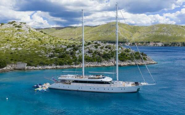 AURUM SKY Luksusowy jacht motorowy