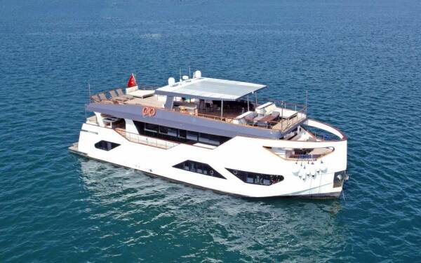 NAYK 3 Luxusný katamarán