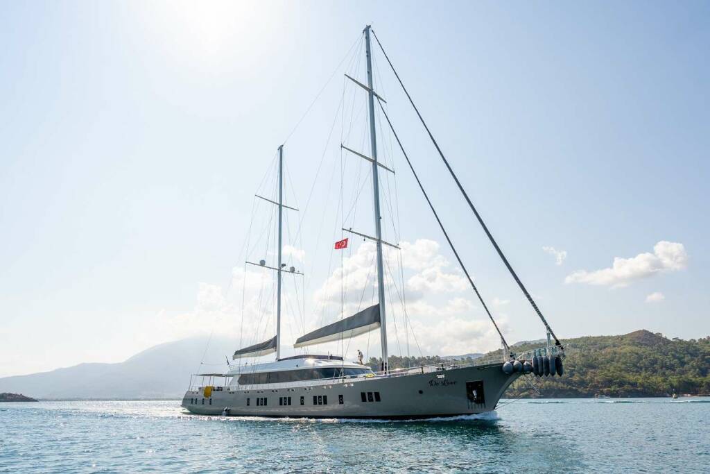 DE LOVE Luksusowy jacht motorowy