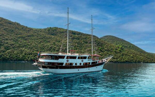 Cesarica Yate de lujo a motor