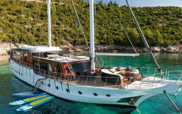 Phoenix Bronze Luxus-Motoryacht