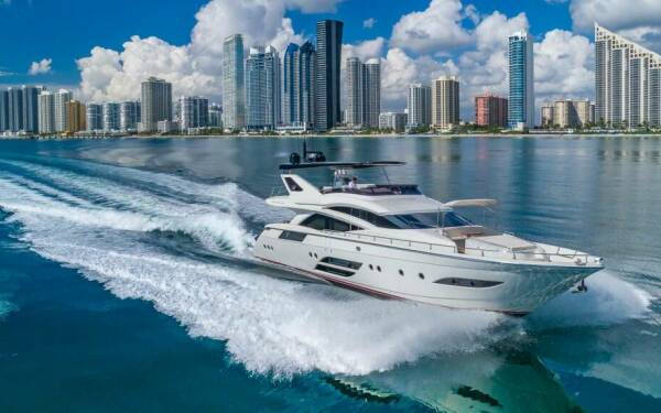 GOLDEN 3 Catamarán de lujo