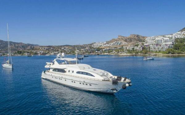 SANREF Catamarán de lujo