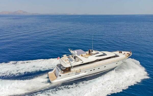 ILLYA F Catamarán de lujo