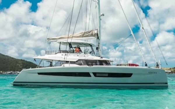 ADEONA Catamarán de lujo