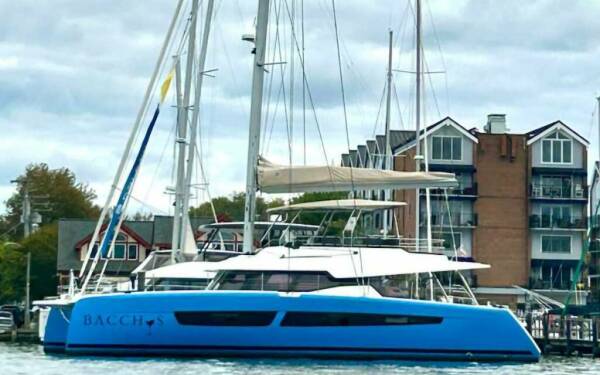 BACCHUS Catamarán de lujo