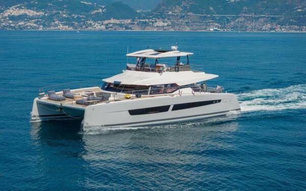 CORE Catamarán de lujo
