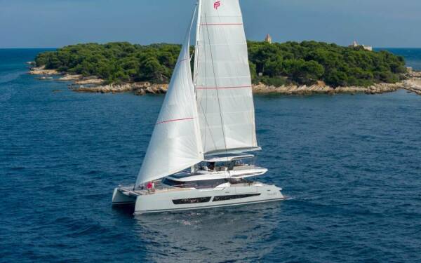 Thira 80 Luxusný katamarán