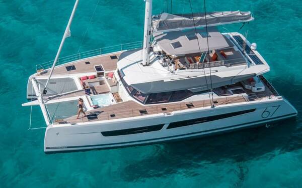 LISA OF THE SEAS Catamarán de lujo