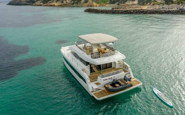 ENDLESS BEAUTY  Catamarán de lujo