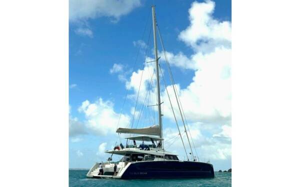 The Blue Dream Catamarán de lujo