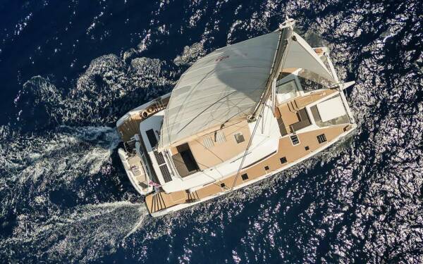 NEOW Catamarán de lujo