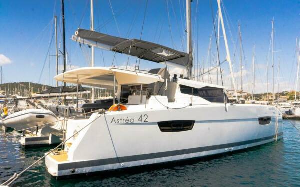 ION Luksusowy katamaran