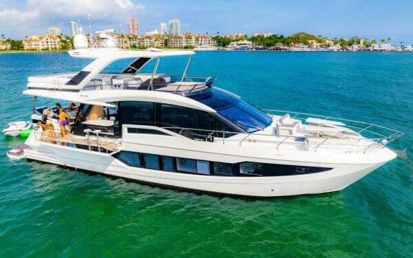 Optimus Prime Catamarano di lusso