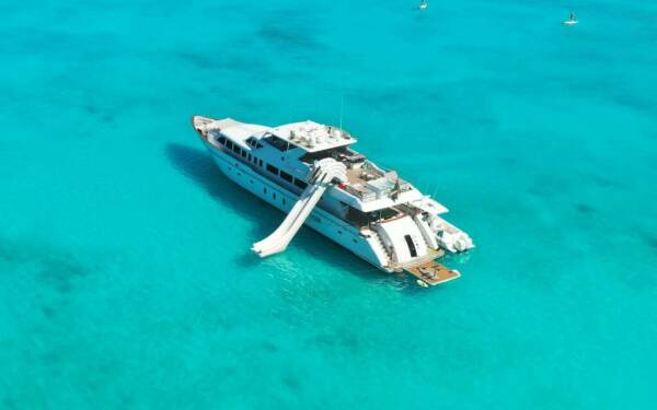 BEACHFRONT Luxusný katamarán