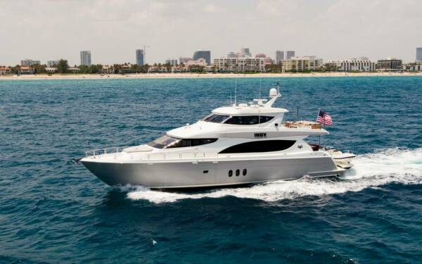 INDY Catamarán de lujo