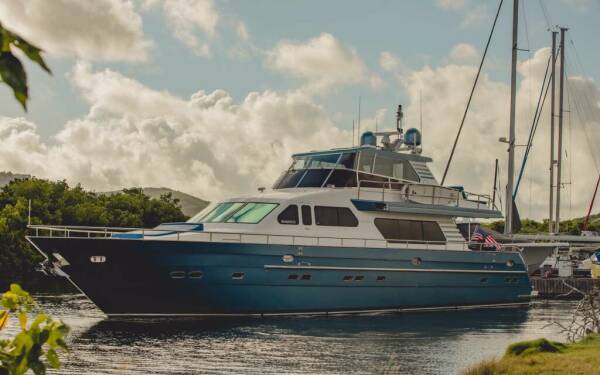 QARA Catamarano di lusso