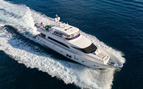 PILOT LOUNGE Catamarán de lujo