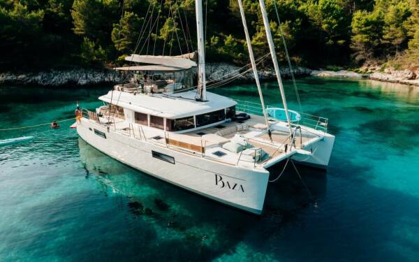 Baza Luxury catamaran