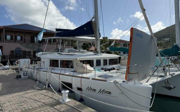 NEON MOON Catamarano di lusso