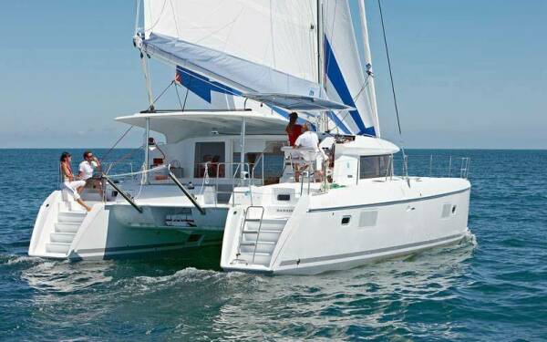 PALUKO Catamarán de lujo