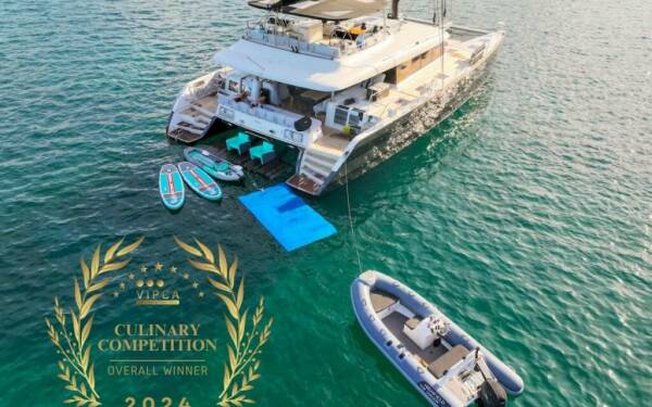 MAHASATTVA Catamarán de lujo